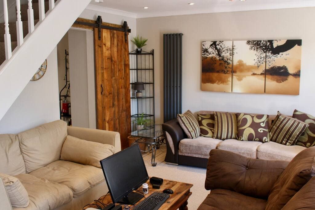 94 Ystrad Road — 3 bedrooms · 3 beds · 3 workers · leisure max 6